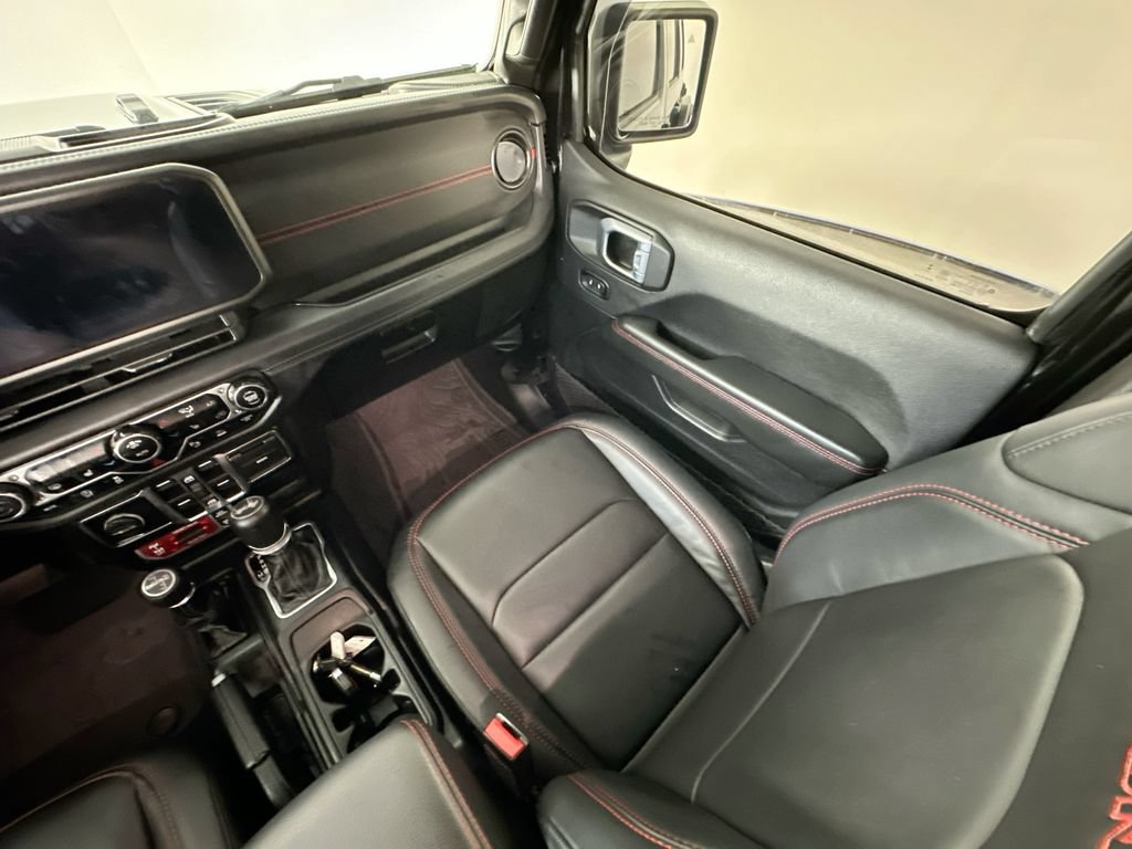 Used 2025 Jeep Wrangler Unlimited Rubicon AWD/4WD image 11