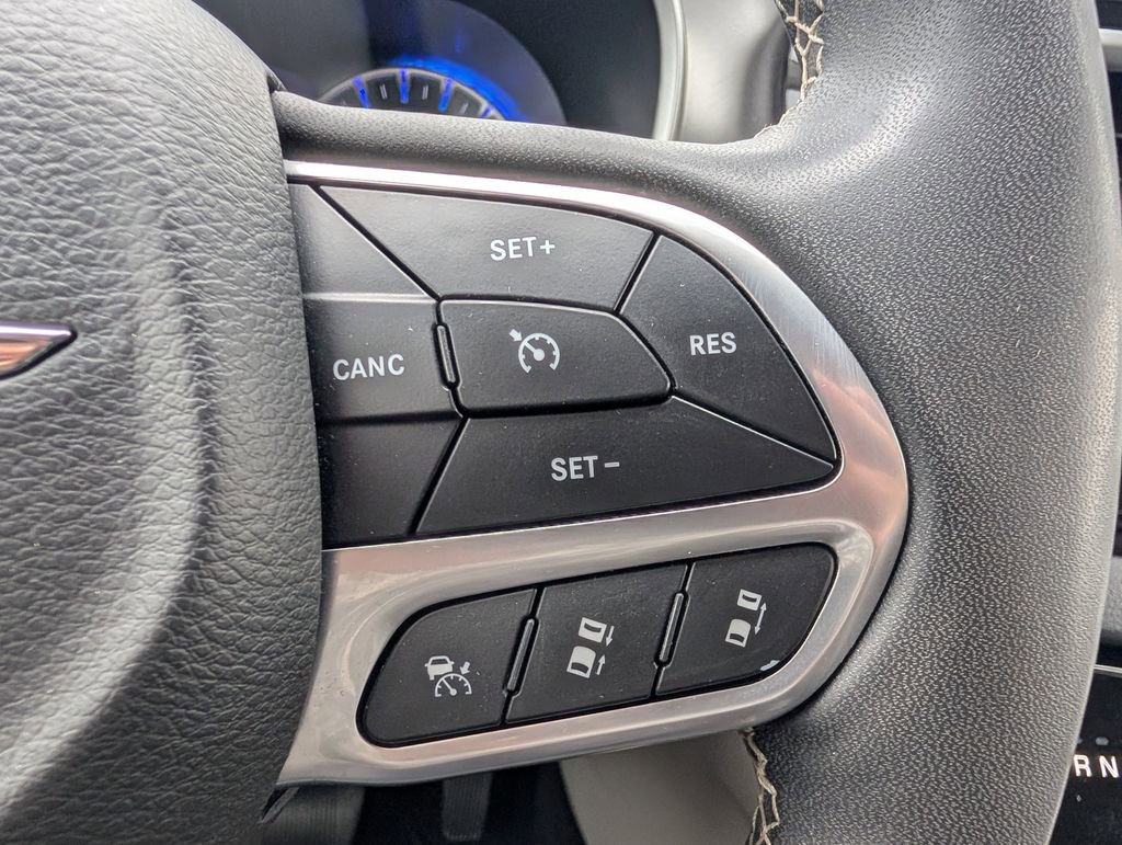 Used 2023 Chrysler Pacifica Touring-L FWD image 29