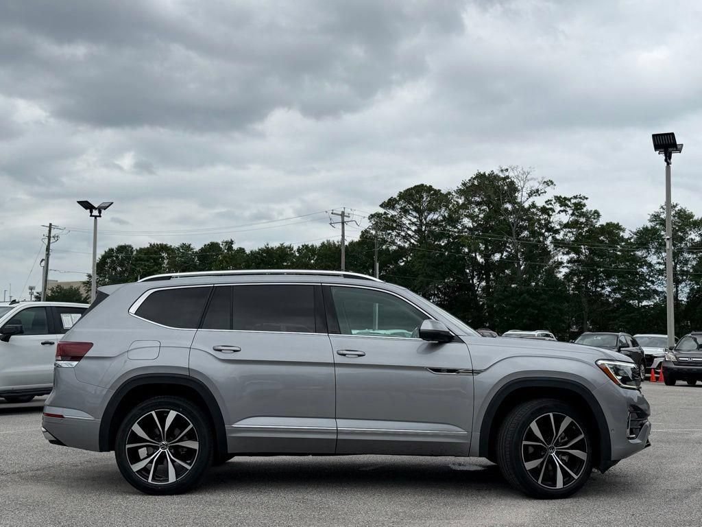 Used 2024 Volkswagen Atlas SEL Premium R-Line AWD/4WD image 5