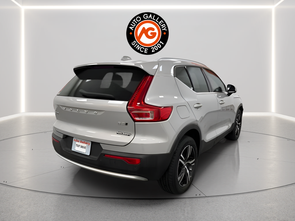 Used 2023 Volvo XC40 B5 Plus AWD/4WD image 3