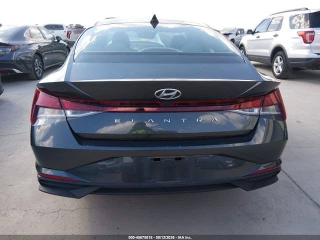 Used 2021 Hyundai Elantra SE FWD image 14