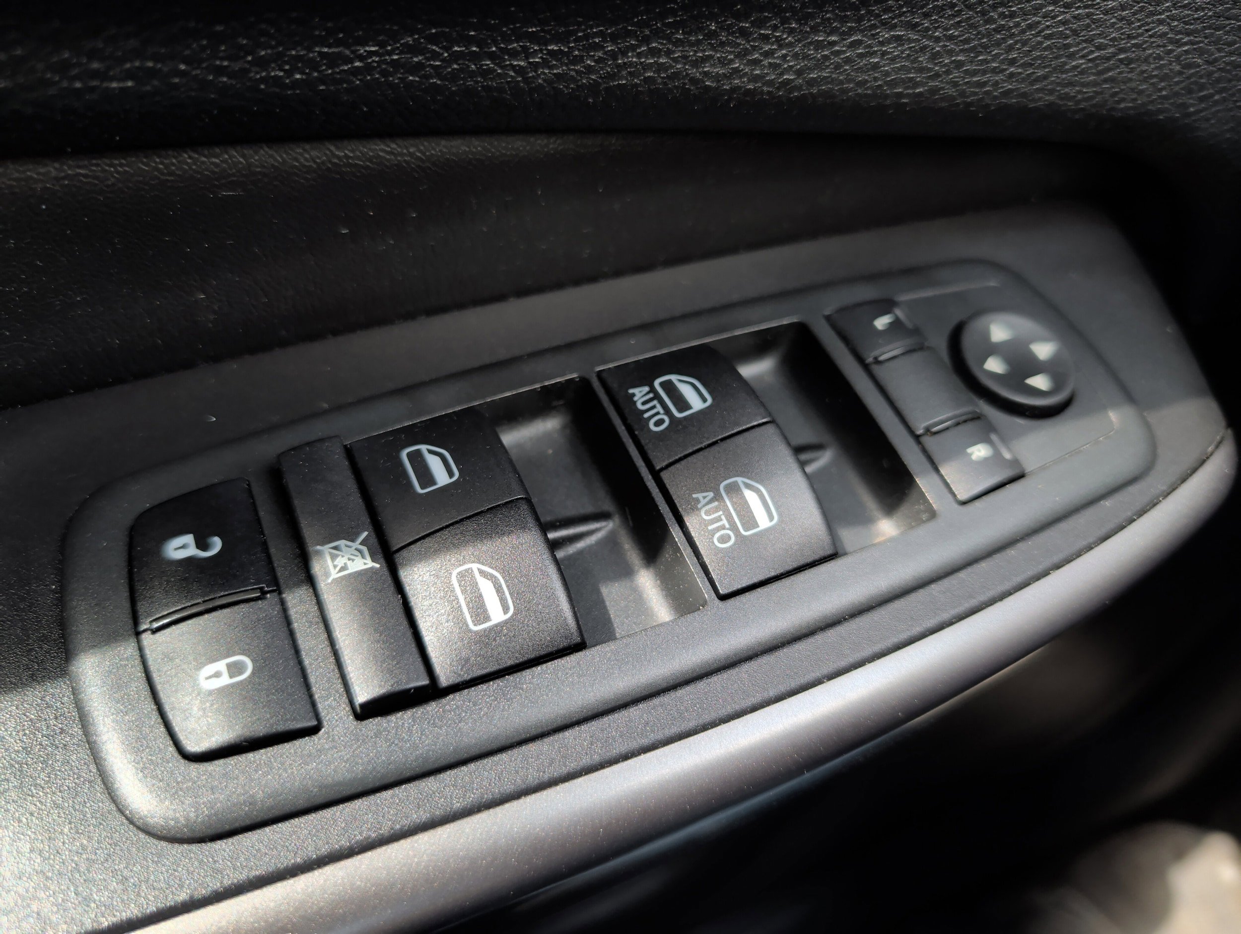 Used 2020 Jeep Cherokee Latitude FWD image 14