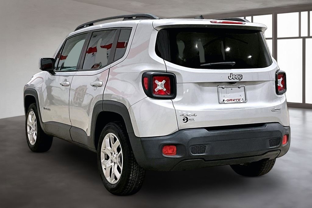 Used 2016 Jeep Renegade Latitude AWD/4WD image 13