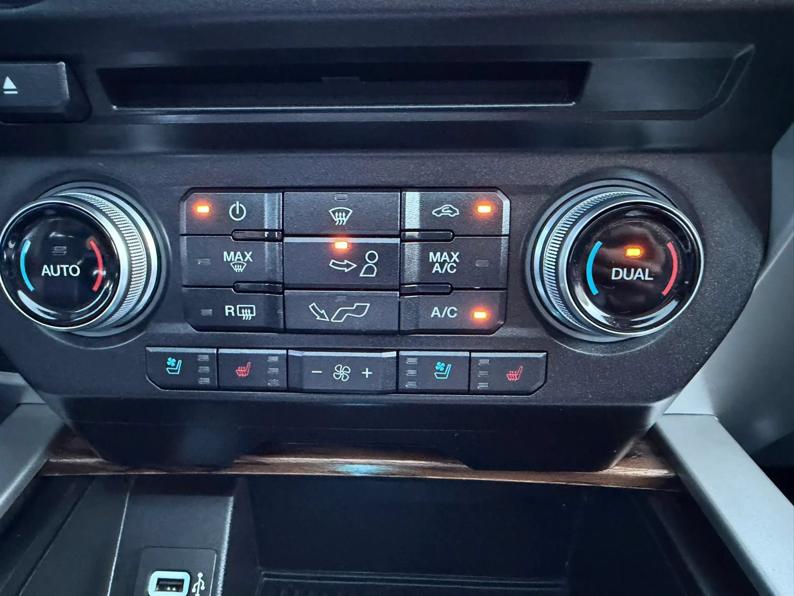 Used 2018 Ford F150 Lariat w/ Equipment Group 502A Luxury AWD/4WD image 17