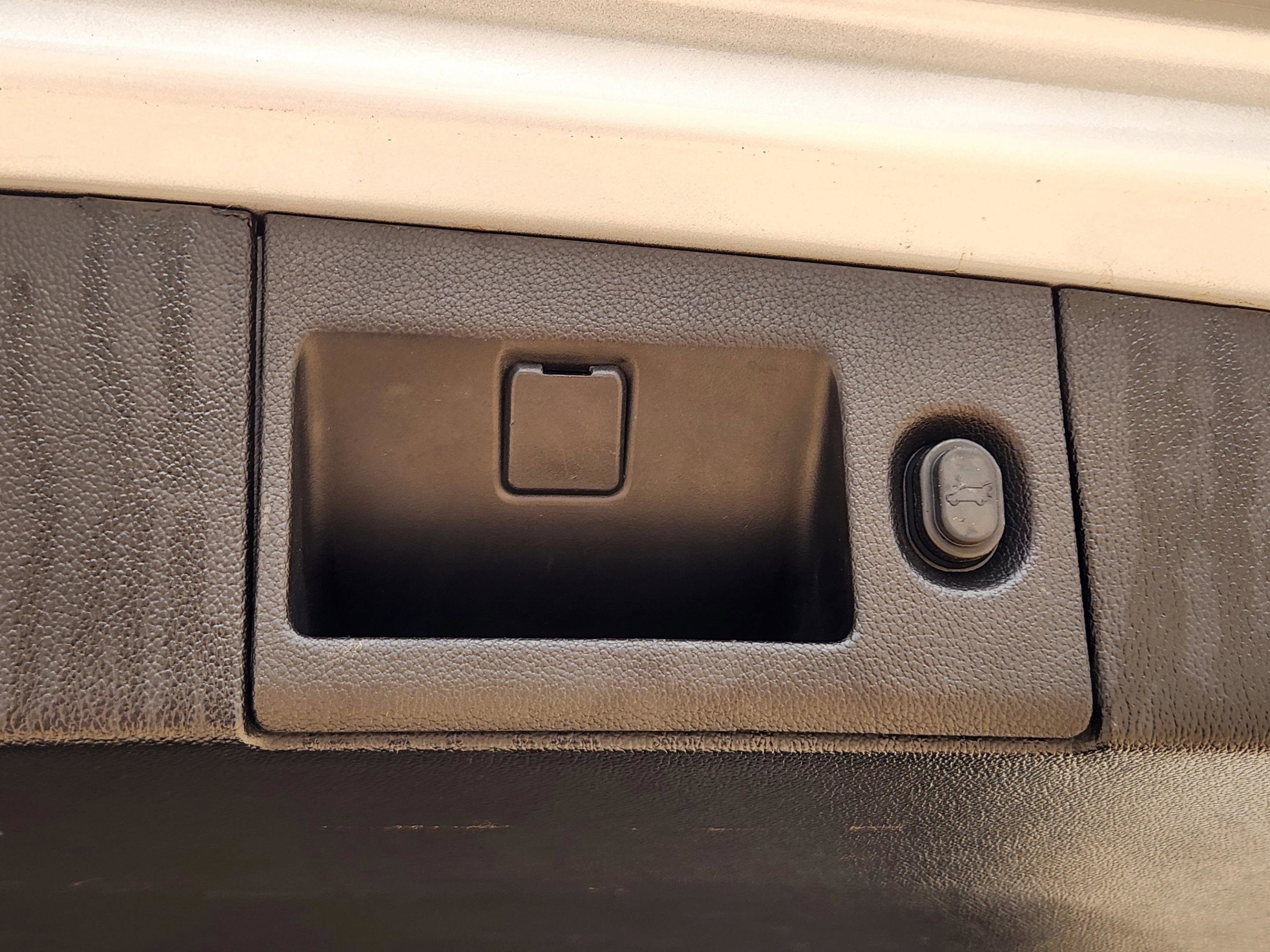 Used 2017 Chevrolet Tahoe LT AWD/4WD image 32