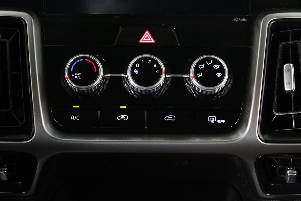 Used 2023 Kia Sorento LX image 18
