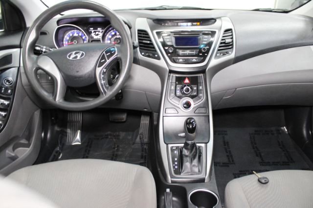 Used 2015 Hyundai Elantra SE FWD image 2