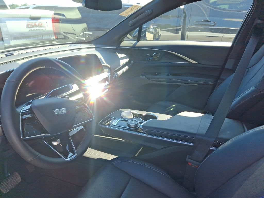 Used 2024 Cadillac Lyriq Luxury RWD image 9