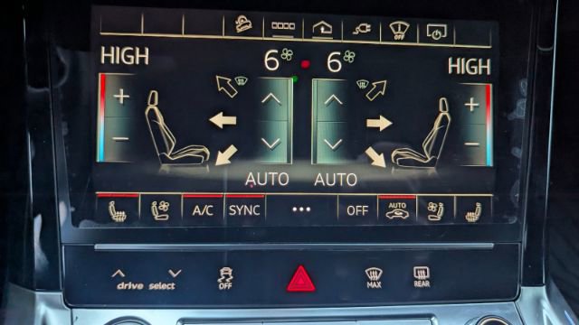 Used 2021 Audi e-tron Prestige image 35