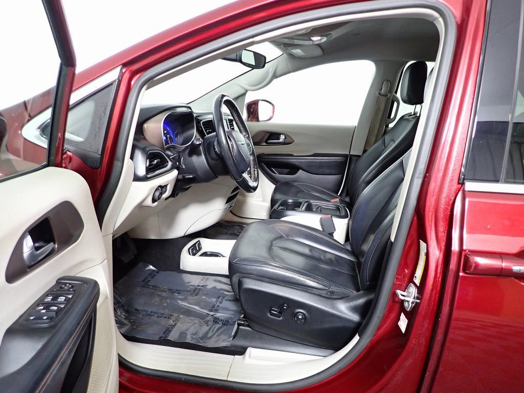 Used 2019 Chrysler Pacifica Touring-L image 20