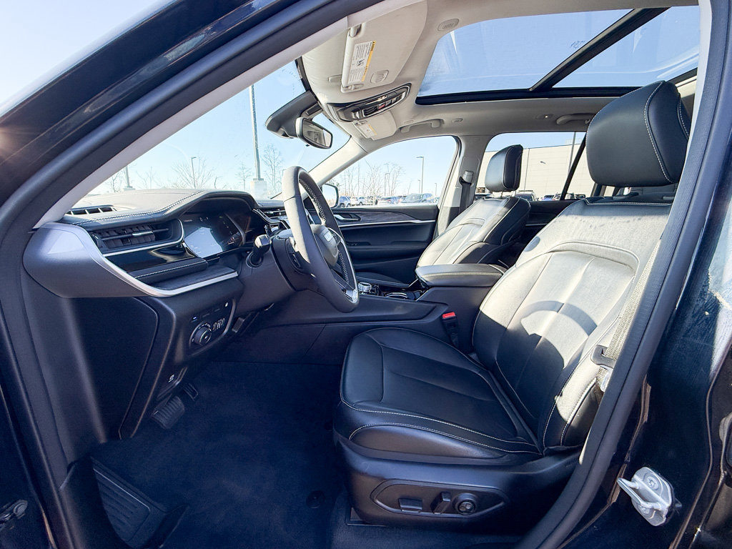 Used 2022 Jeep Grand Cherokee Limited 4xe image 11