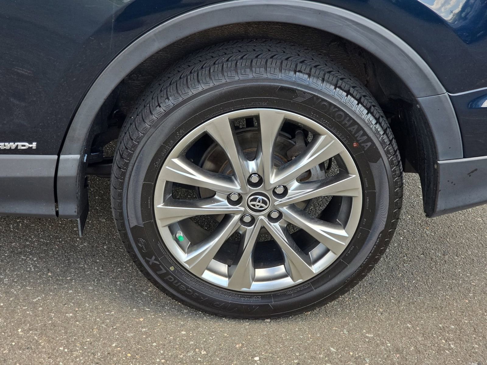 Used 2017 Toyota RAV4 Limited w/ Carpet Mat Package AWD/4WD image 39