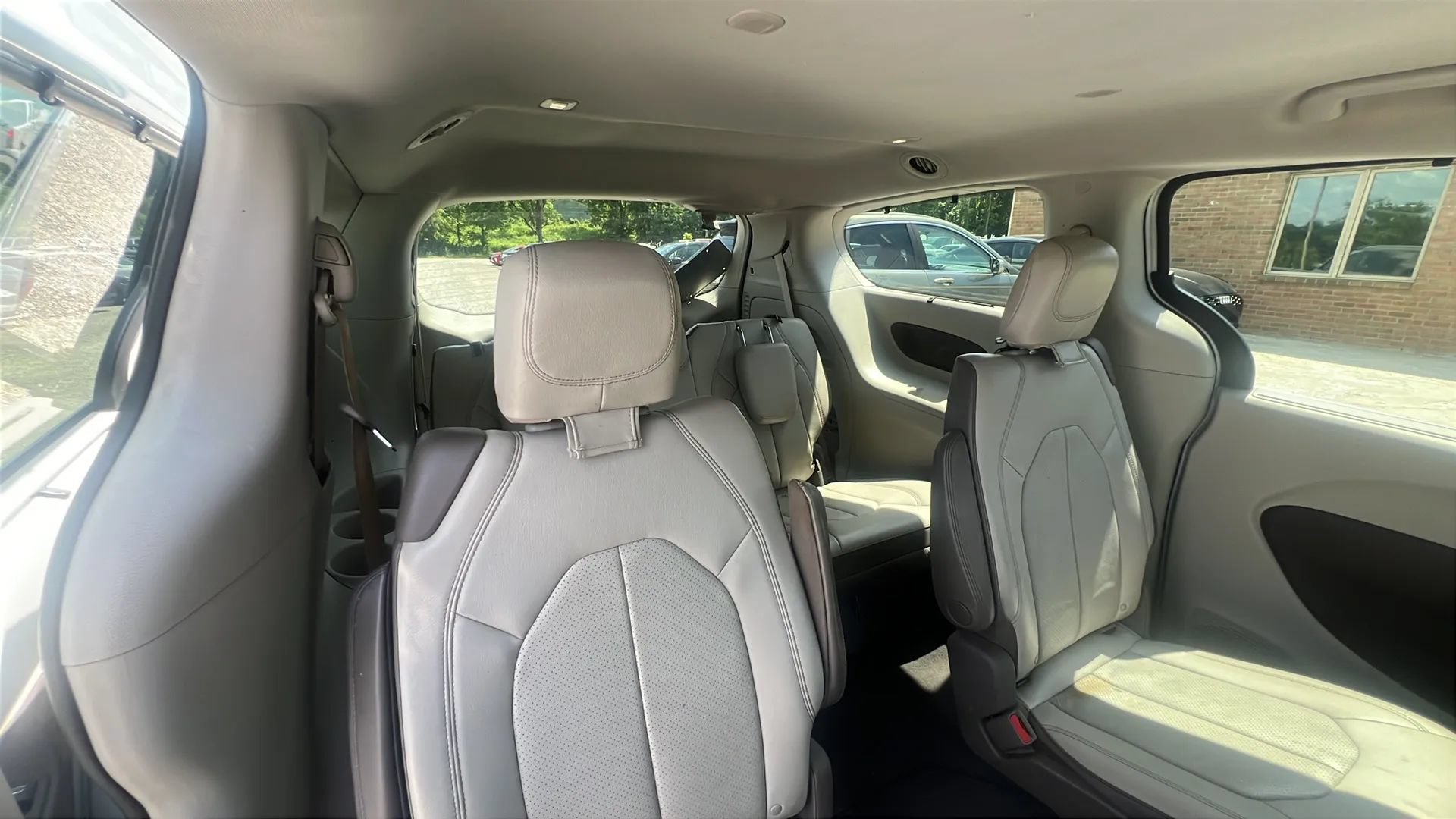 Used 2018 Chrysler Pacifica Touring-L Plus FWD image 16