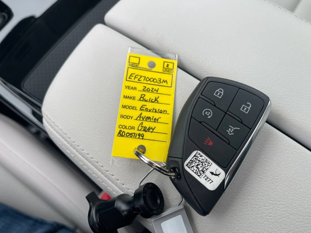 Used 2024 Buick Envision Avenir AWD/4WD image 4