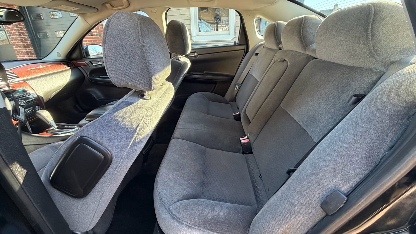 Used 2009 Chevrolet Impala LT FWD image 10