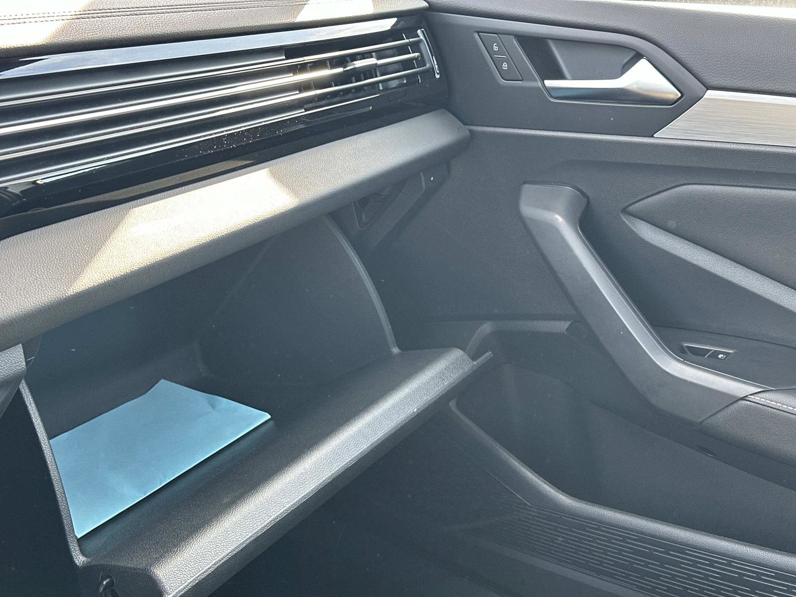 Used 2025 Volkswagen Jetta Sport image 31