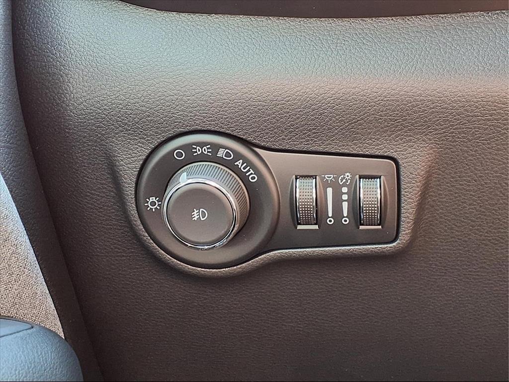 New 2026 Jeep Compass Latitude image 18