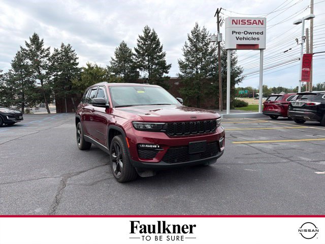 Used 2023 Jeep Grand Cherokee Limited w/ Luxury Tech Group II AWD/4WD image 1