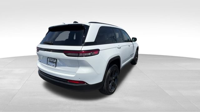 Used 2025 Jeep Grand Cherokee Altitude AWD/4WD image 7