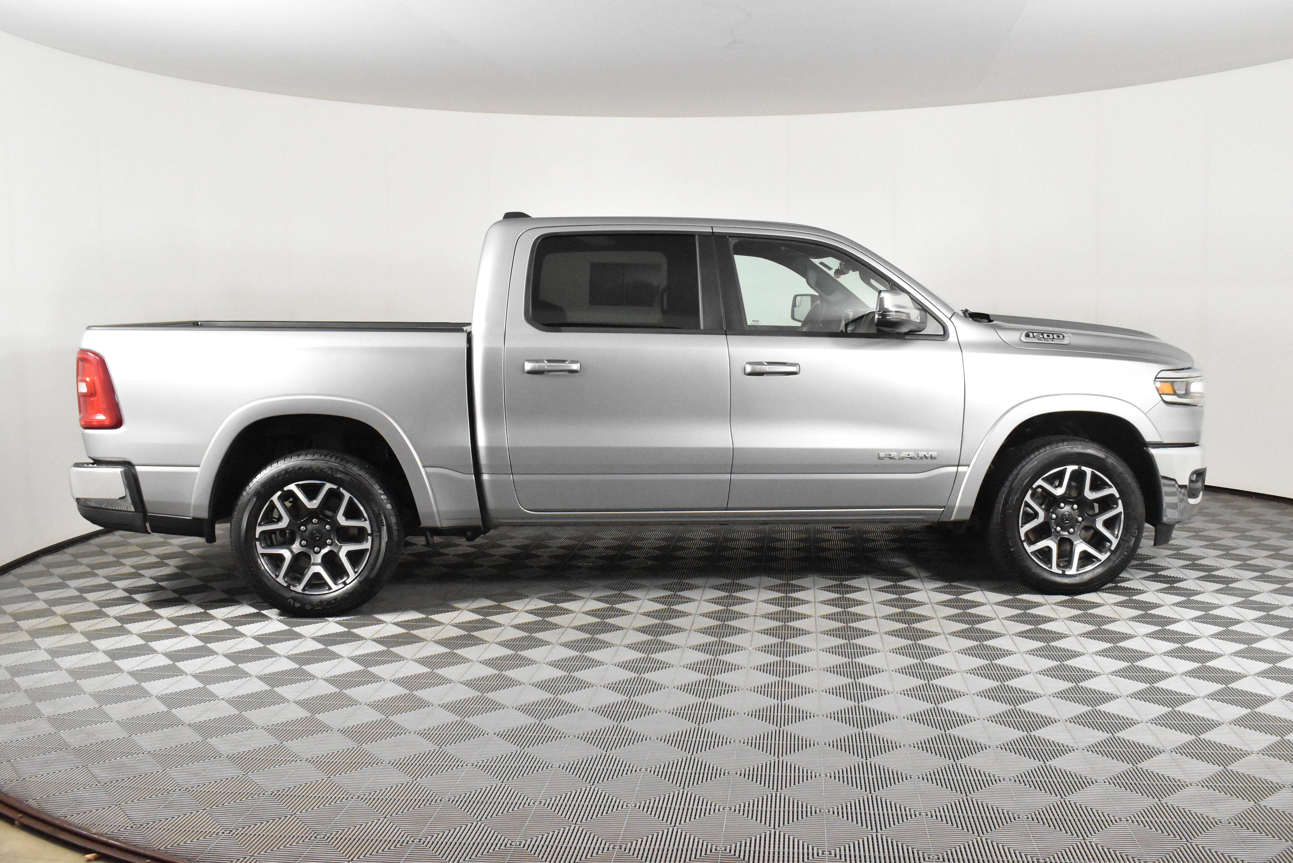 Used 2025 RAM 1500 Laramie image 5