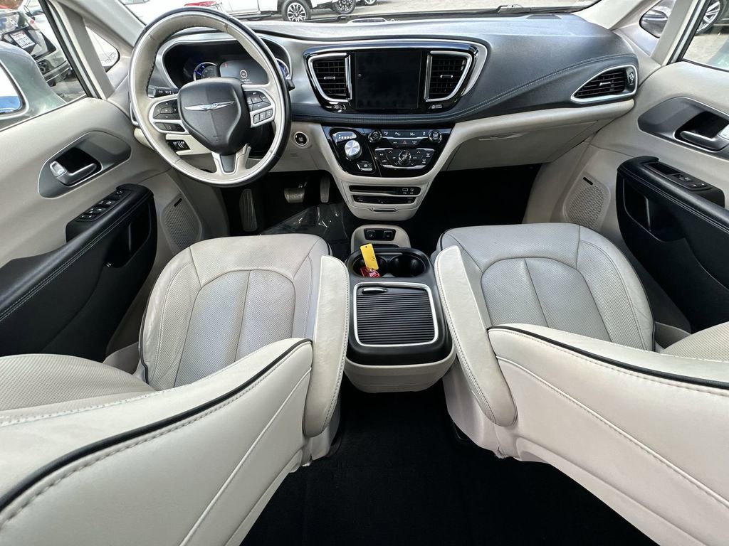Used 2018 Chrysler Pacifica Limited w/ Advanced Safetytec Group FWD image 29