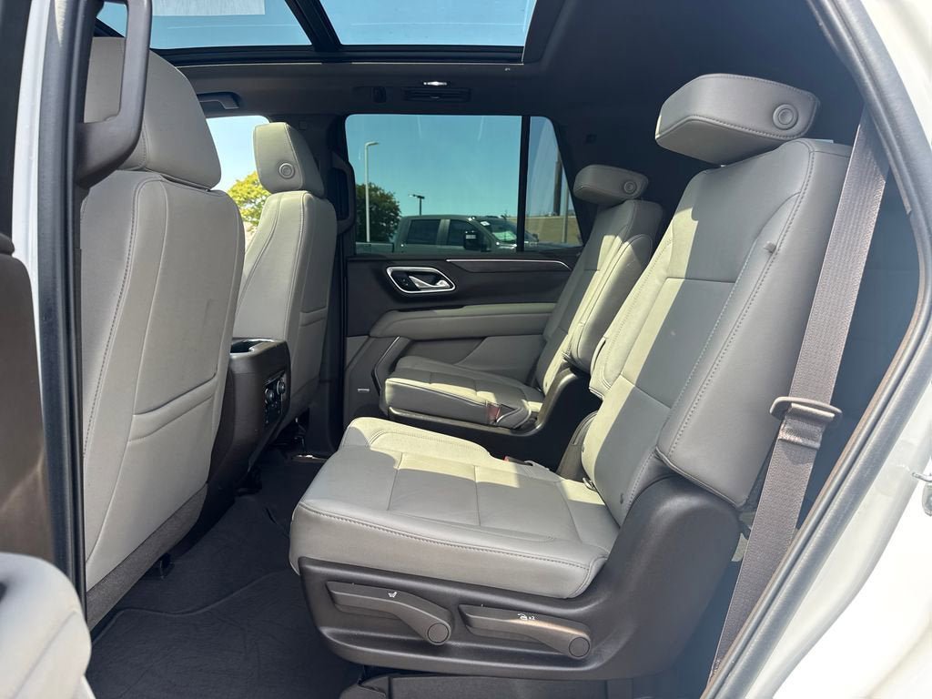 Used 2021 Chevrolet Tahoe Z71 w/ Luxury Package AWD/4WD image 14
