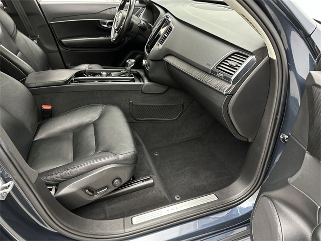 Used 2020 Volvo XC90 T5 Momentum image 26