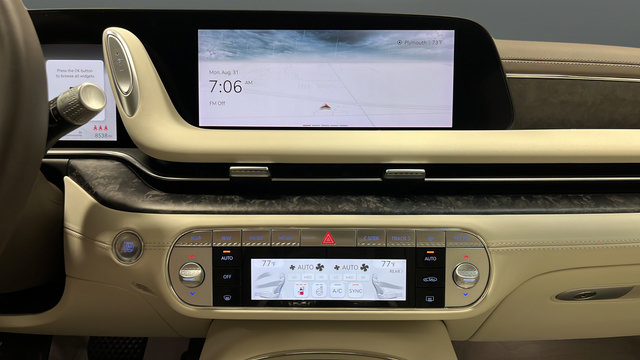 Used 2025 Genesis G90 3.5T AWD/4WD image 13