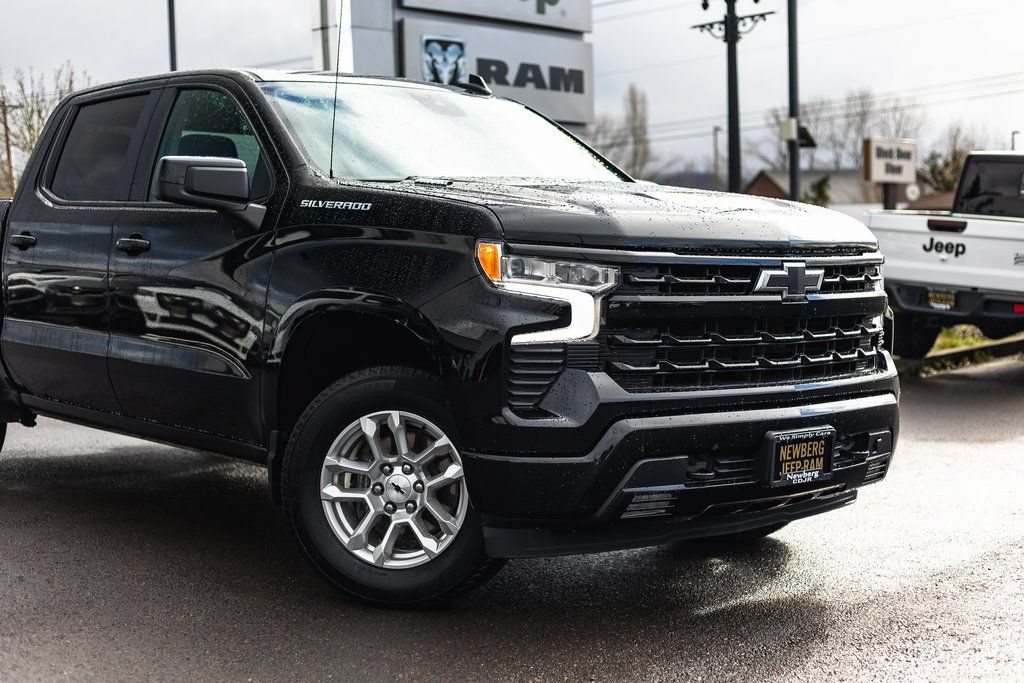 Used 2024 Chevrolet Silverado 1500 RST AWD/4WD image 3