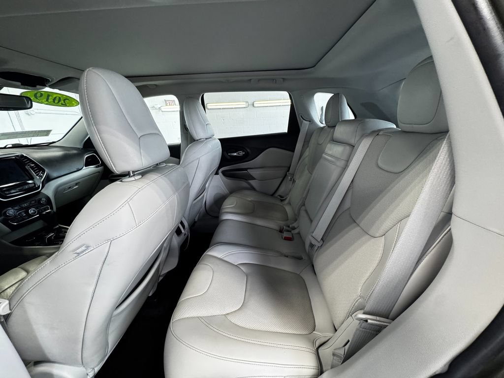 Used 2019 Jeep Cherokee Overland w/ Technology Group AWD/4WD image 21