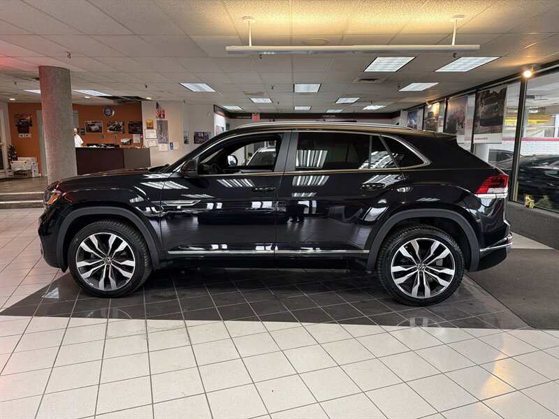 Used 2020 Volkswagen Atlas Cross Sport SEL R-Line AWD/4WD image 2