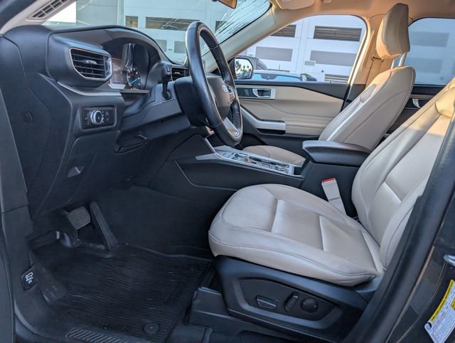Used 2022 Ford Explorer XLT w/ Equipment Group 202A image 6