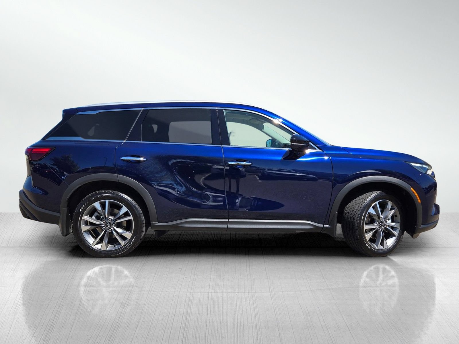 Used 2023 INFINITI QX60 Luxe w/ Cargo Package FWD image 3