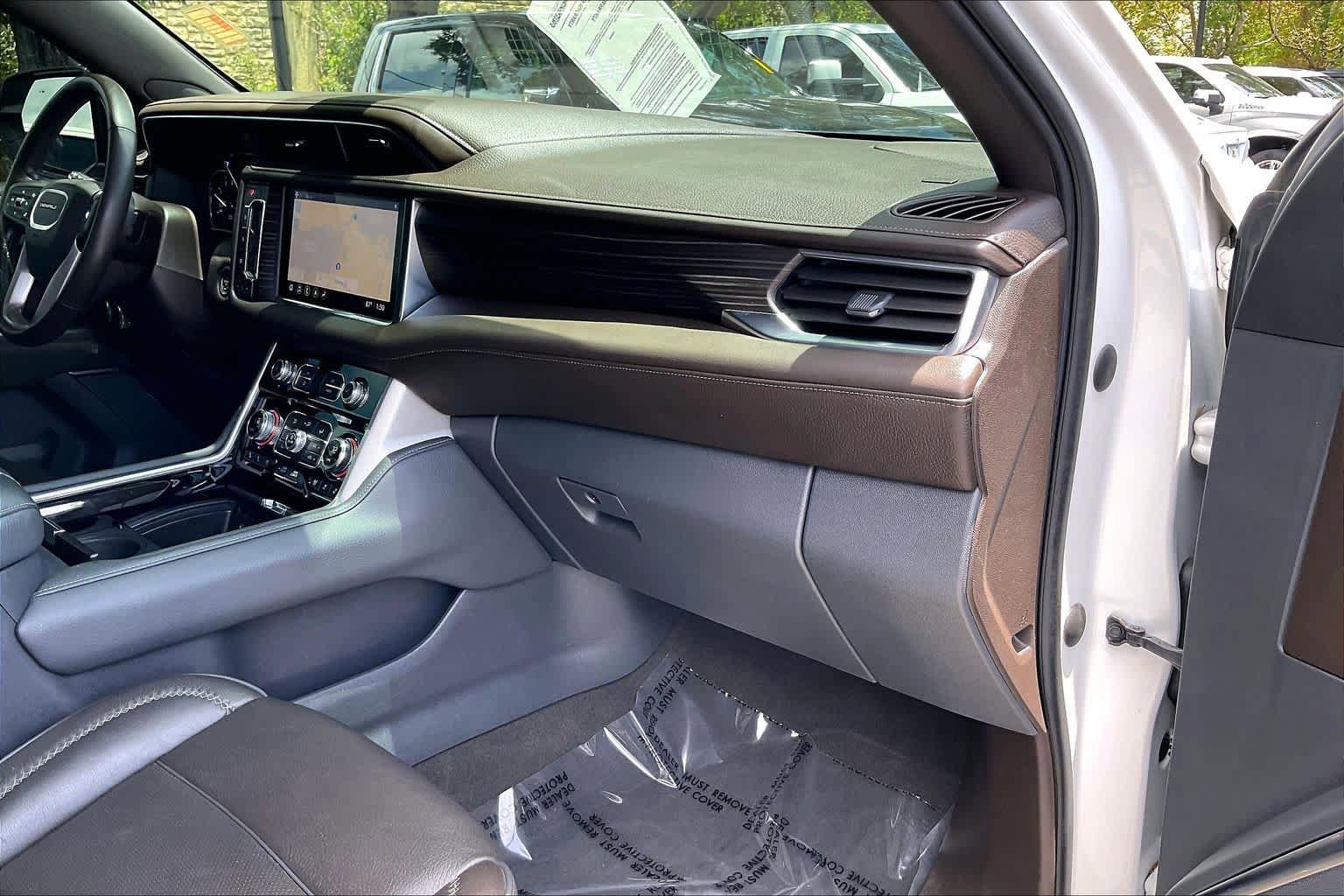 Used 2021 GMC Yukon Denali w/ Denali Premium Package RWD image 16