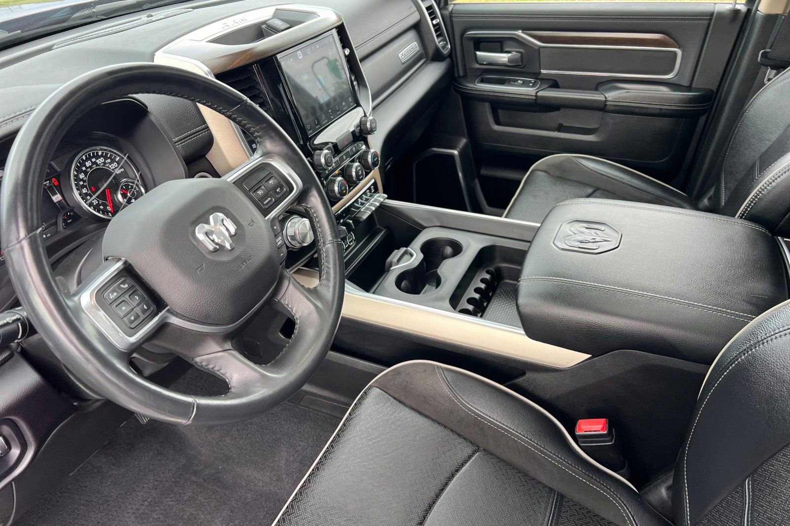 Used 2022 RAM 3500 Laramie AWD/4WD image 10