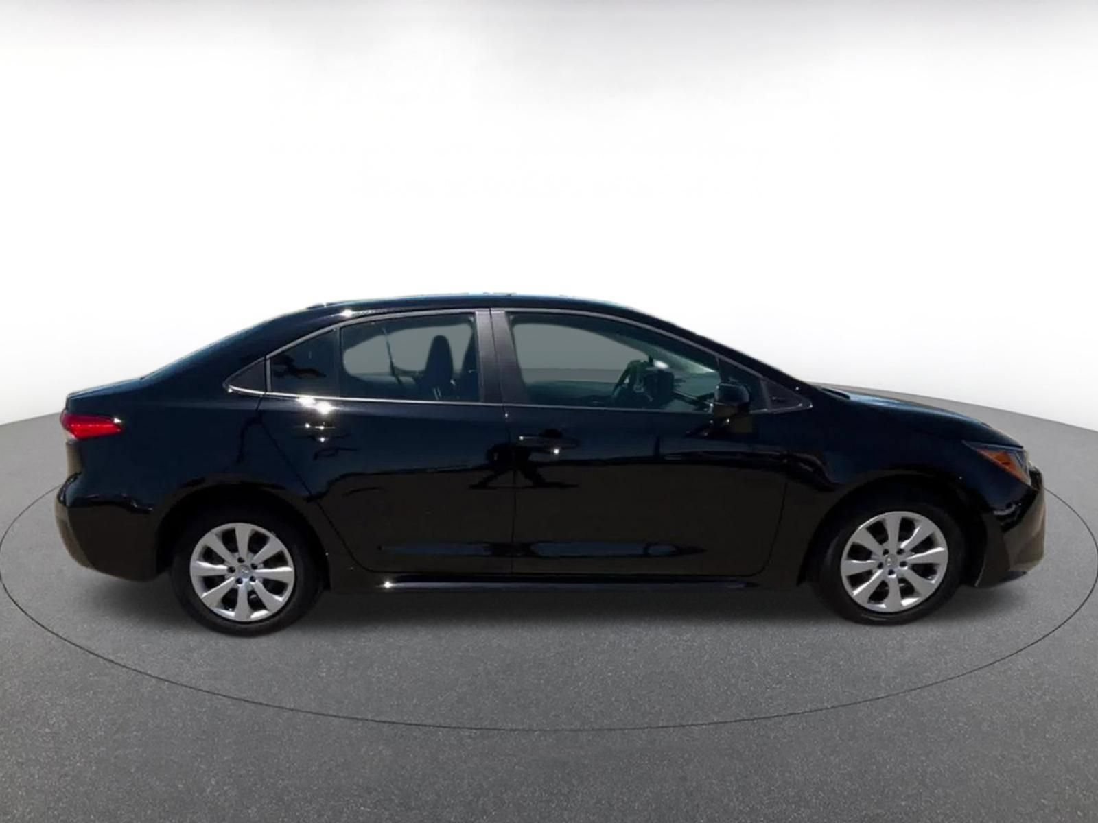 Used 2025 Toyota Corolla LE FWD image 15