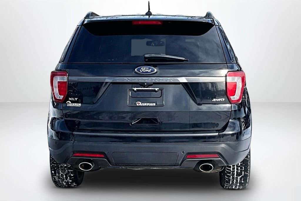 Used 2018 Ford Explorer XLT w/ XLT Appearance Package image 6