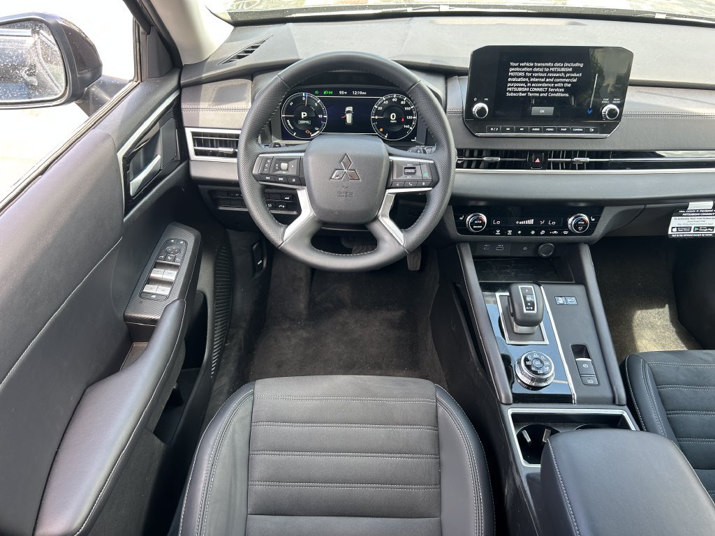 Used 2025 Mitsubishi Outlander 4WD Plug-In Hybrid image 31
