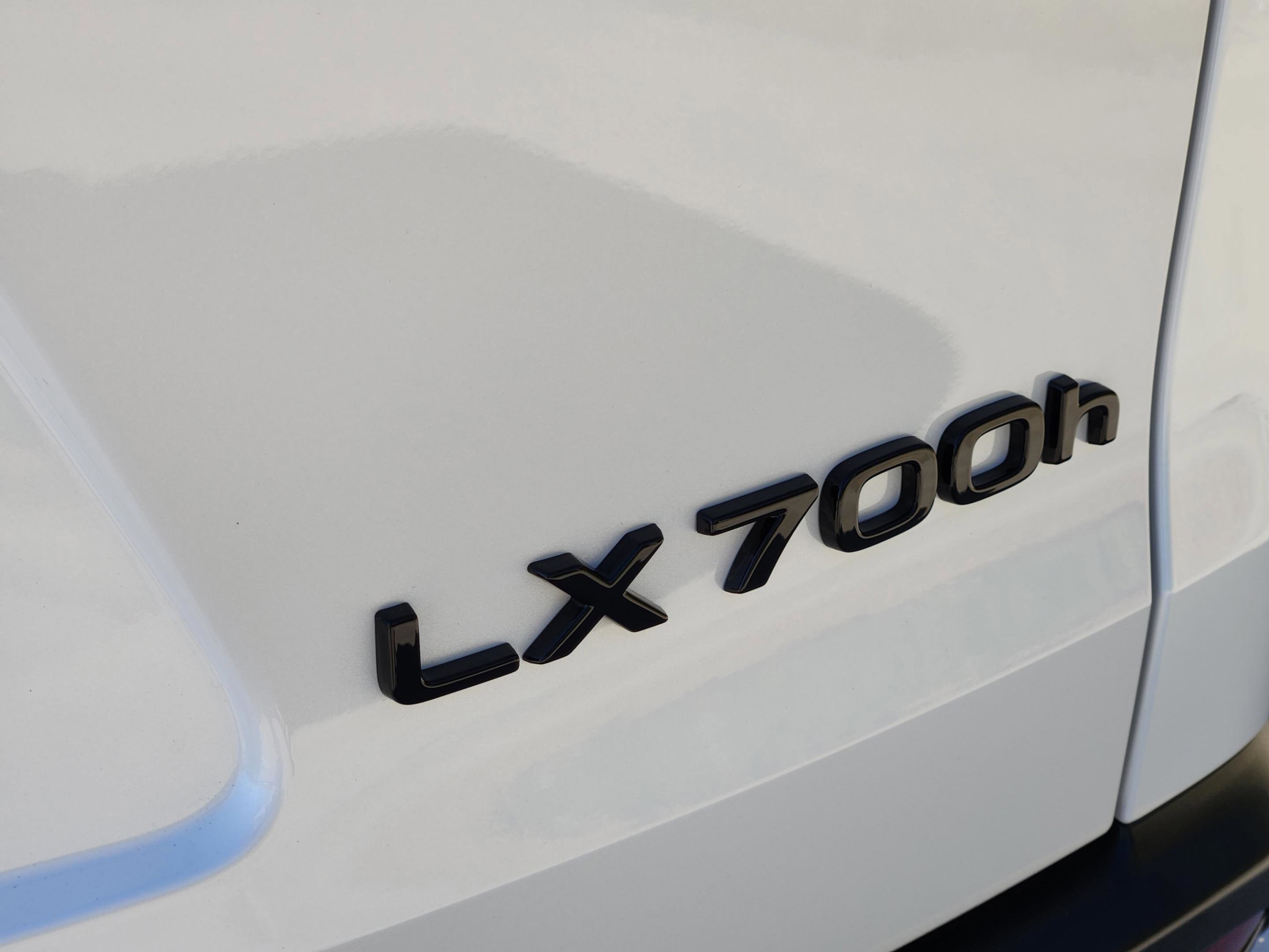 New 2026 Lexus LX 700h Luxury image 9