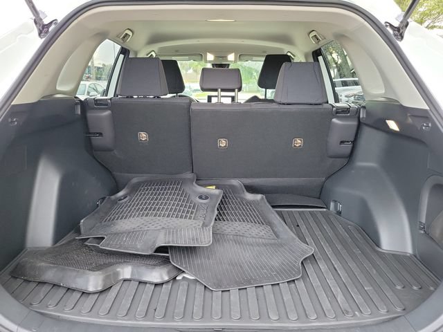 Used 2025 Toyota RAV4 LE AWD/4WD image 5