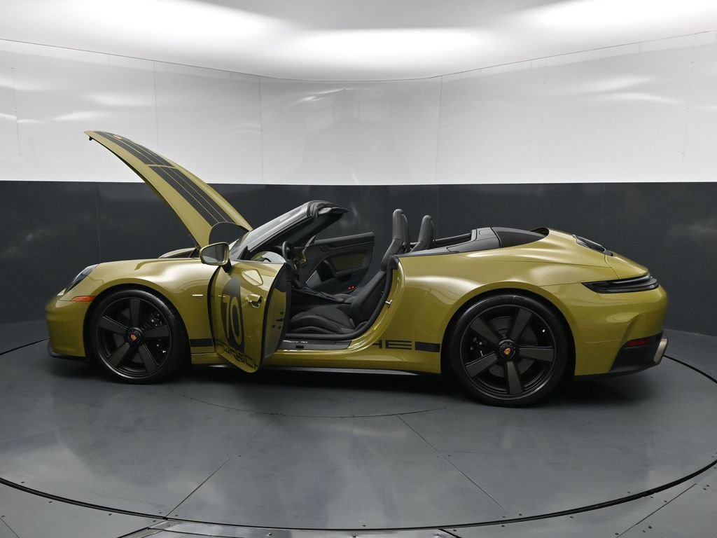 Certified 2026 Porsche 911 GTS RWD image 39