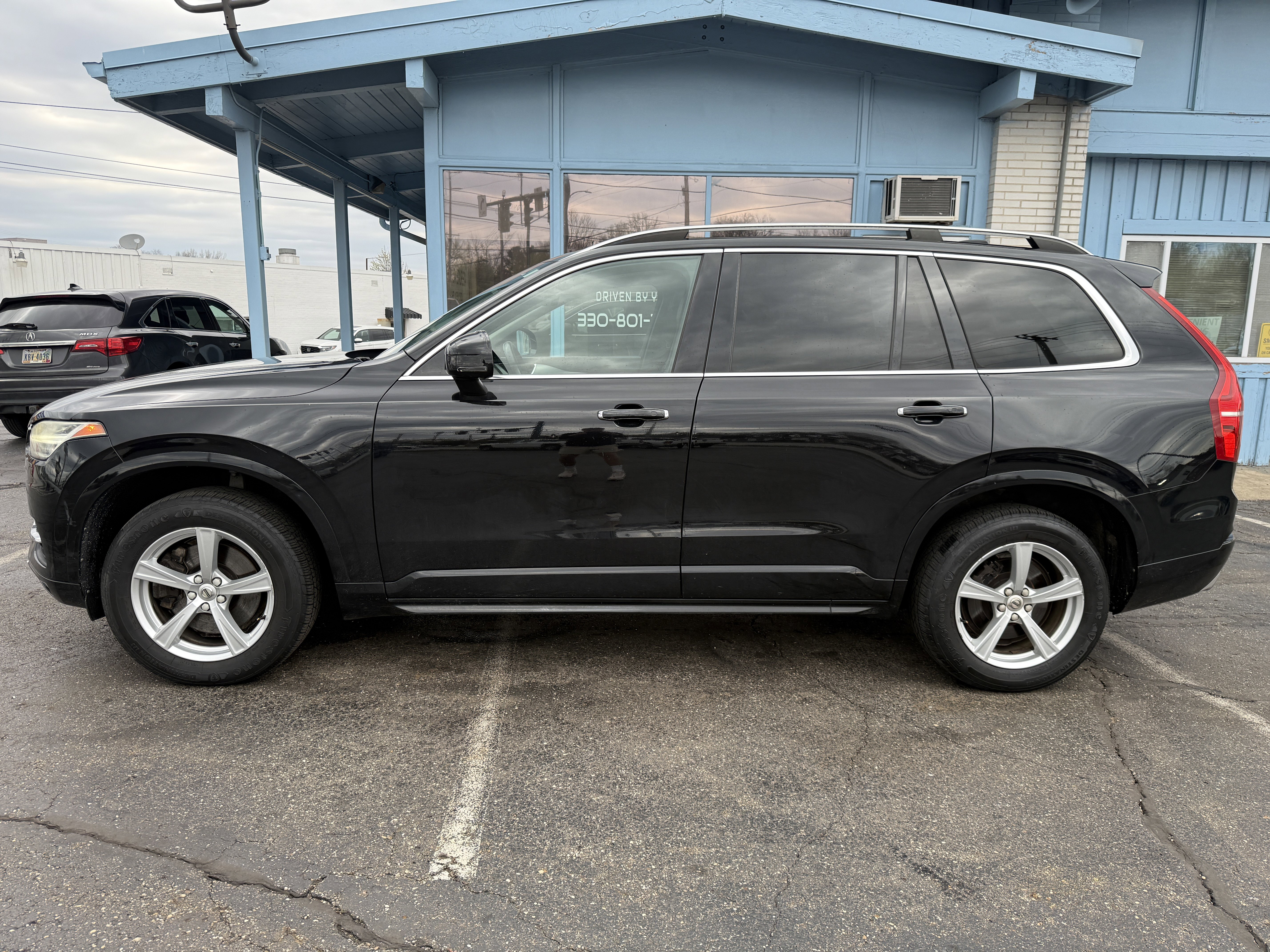Used 2016 Volvo XC90 T5 Momentum image 2