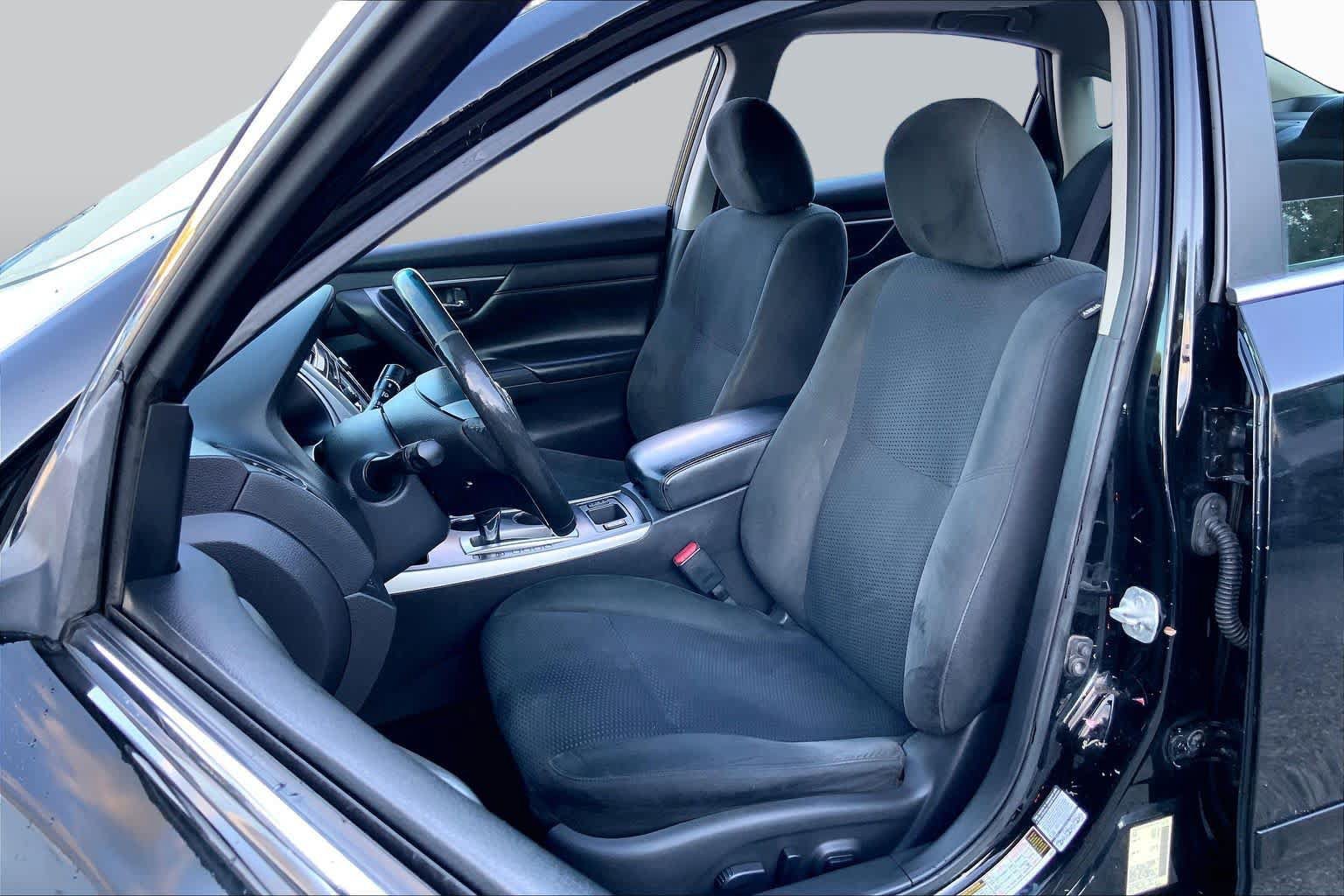 Used 2015 Nissan Altima 2.5 SV w/ Convenience Package FWD image 9