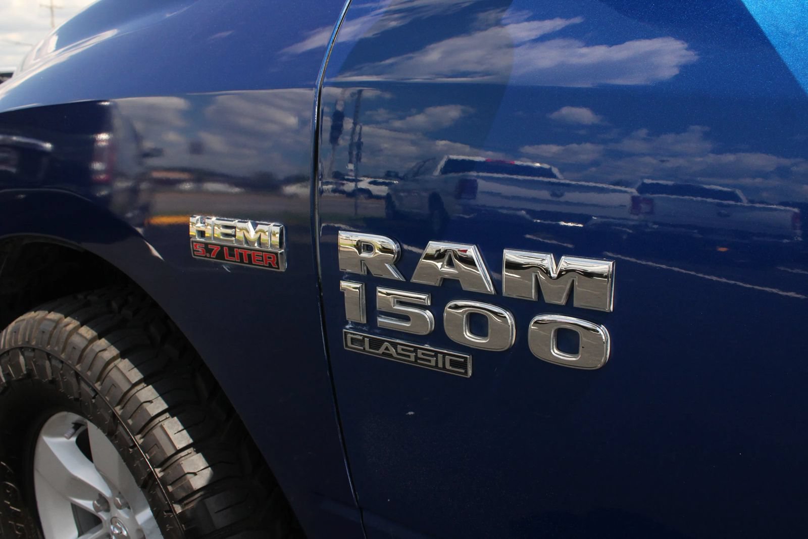 Used 2019 RAM 1500 Classic SLT w/ Luxury Group AWD/4WD image 5