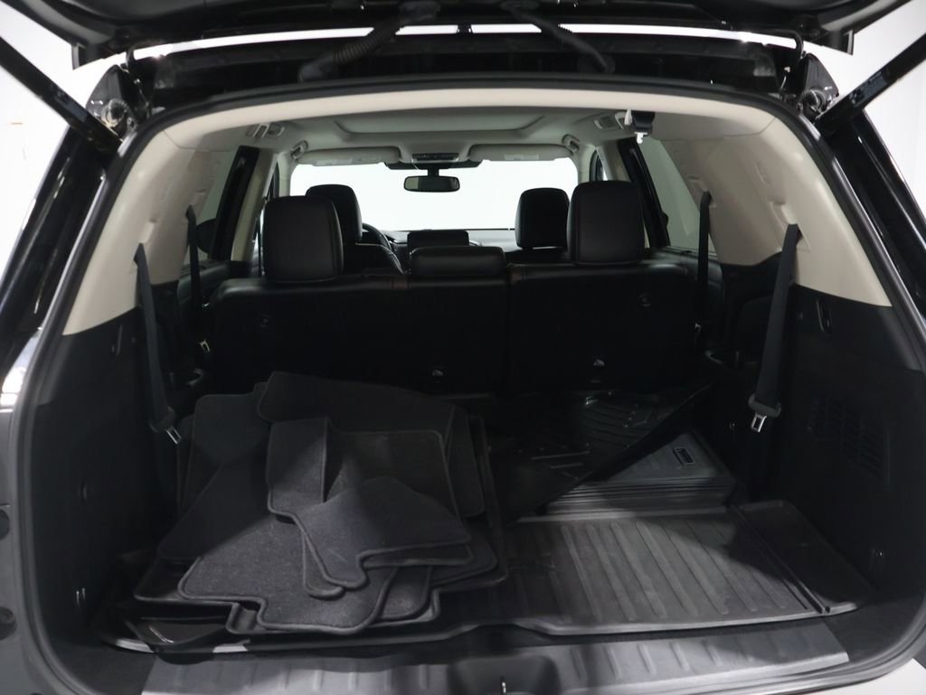 Used 2022 Nissan Pathfinder Platinum w/ Cargo Package image 17