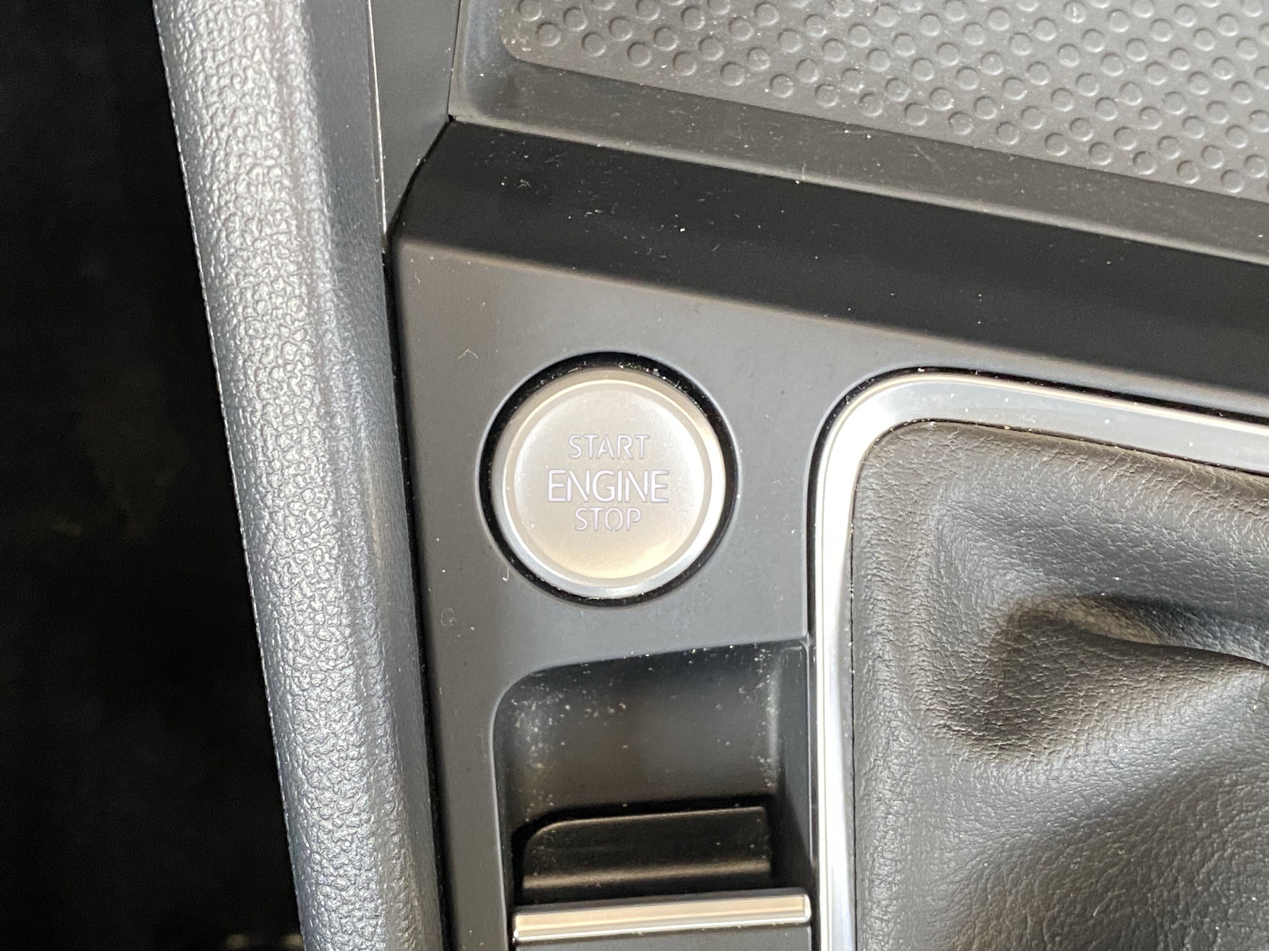 Certified 2025 Volkswagen Jetta SEL image 4