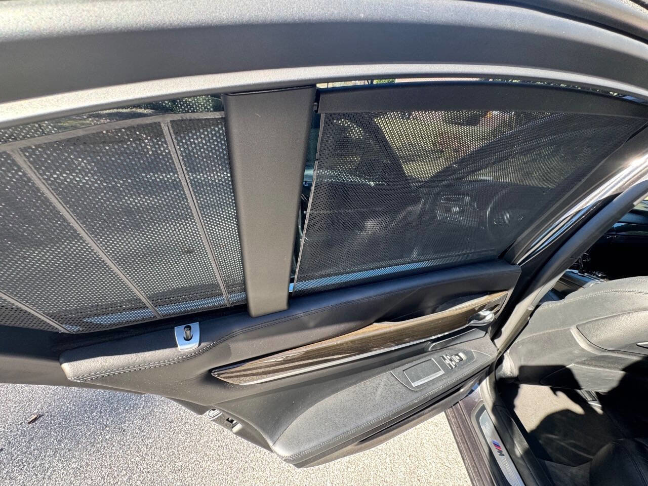 Used 2015 BMW 750i 750i 4dr Sedan image 32