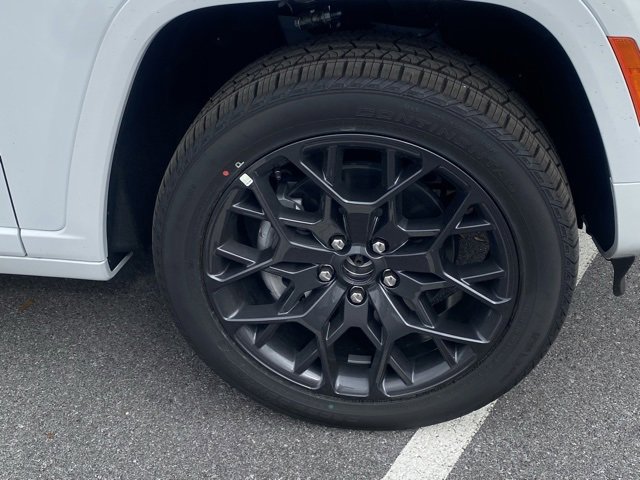 New 2025 Jeep Grand Cherokee L Summit image 11