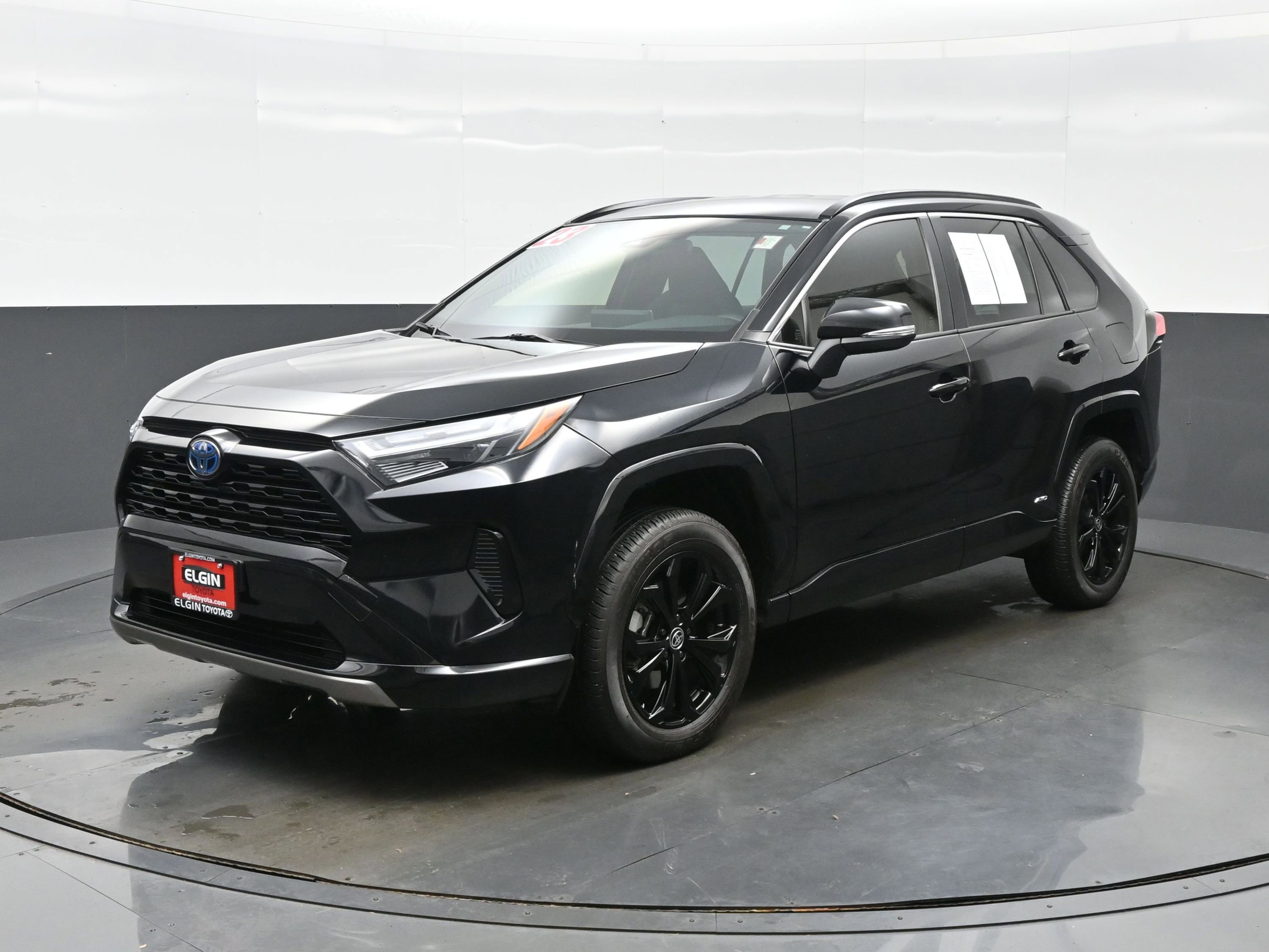 Used 2023 Toyota RAV4 SE w/ SE Grade Weather Package AWD/4WD image 2