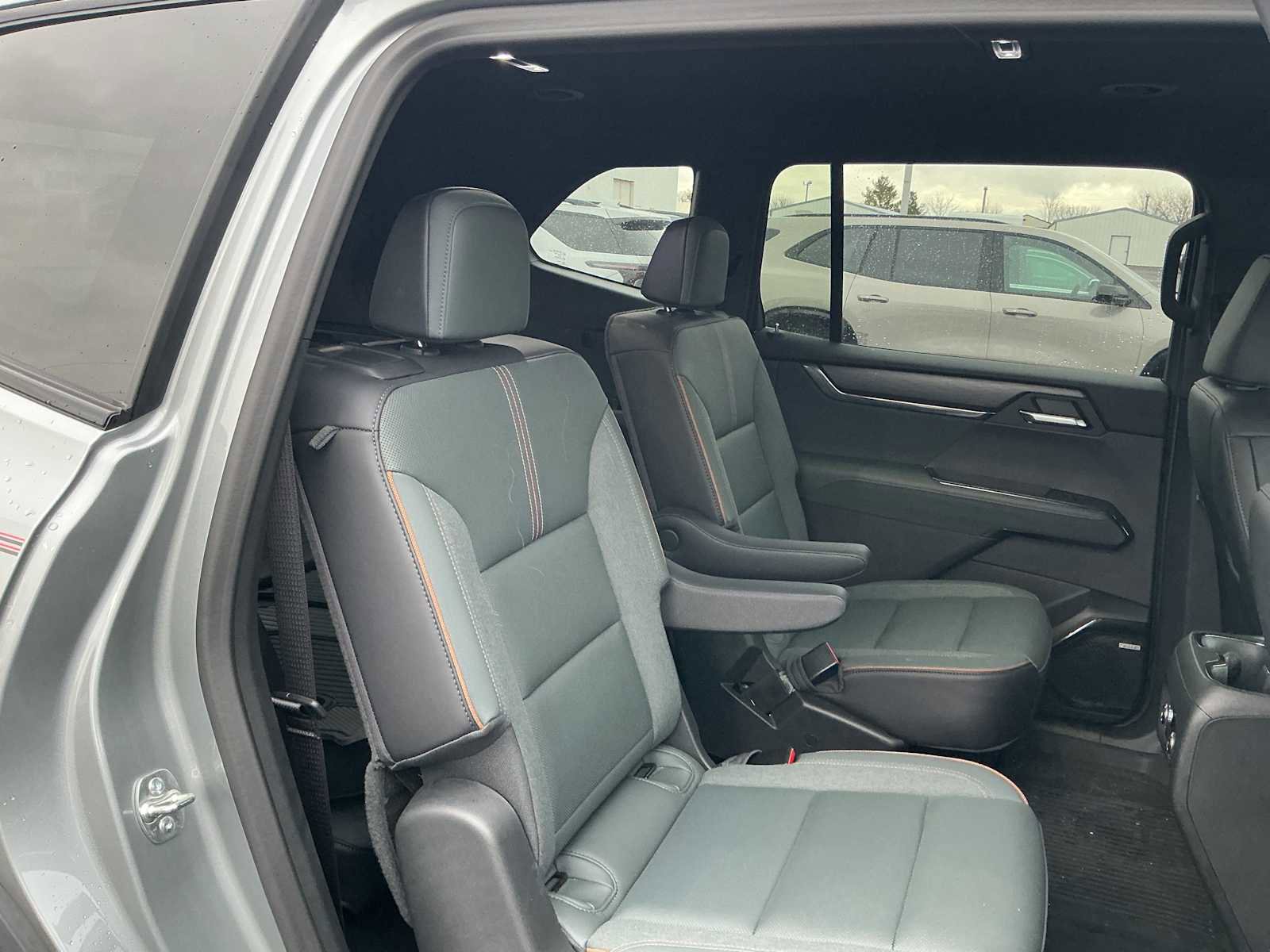 Used 2024 GMC Acadia AT4 w/ Luxury Package image 24